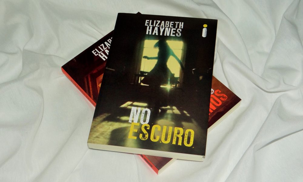  Livro: “No Escuro” de Elizabeth Haynes