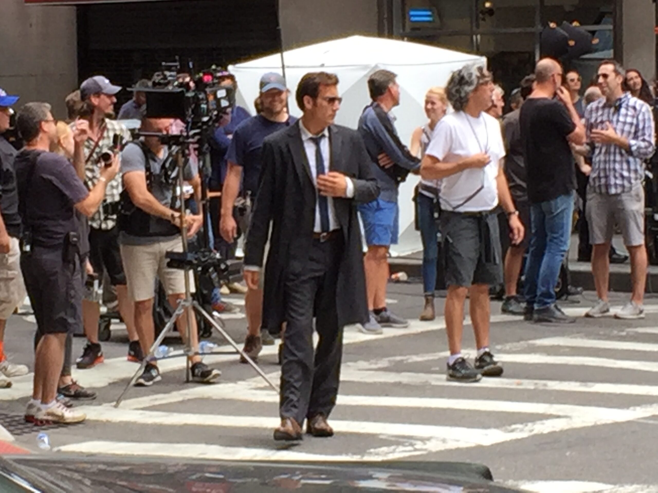 Veja fotos de Clive Owen e Amanda Seyfried filmando novo projeto em Nova York!