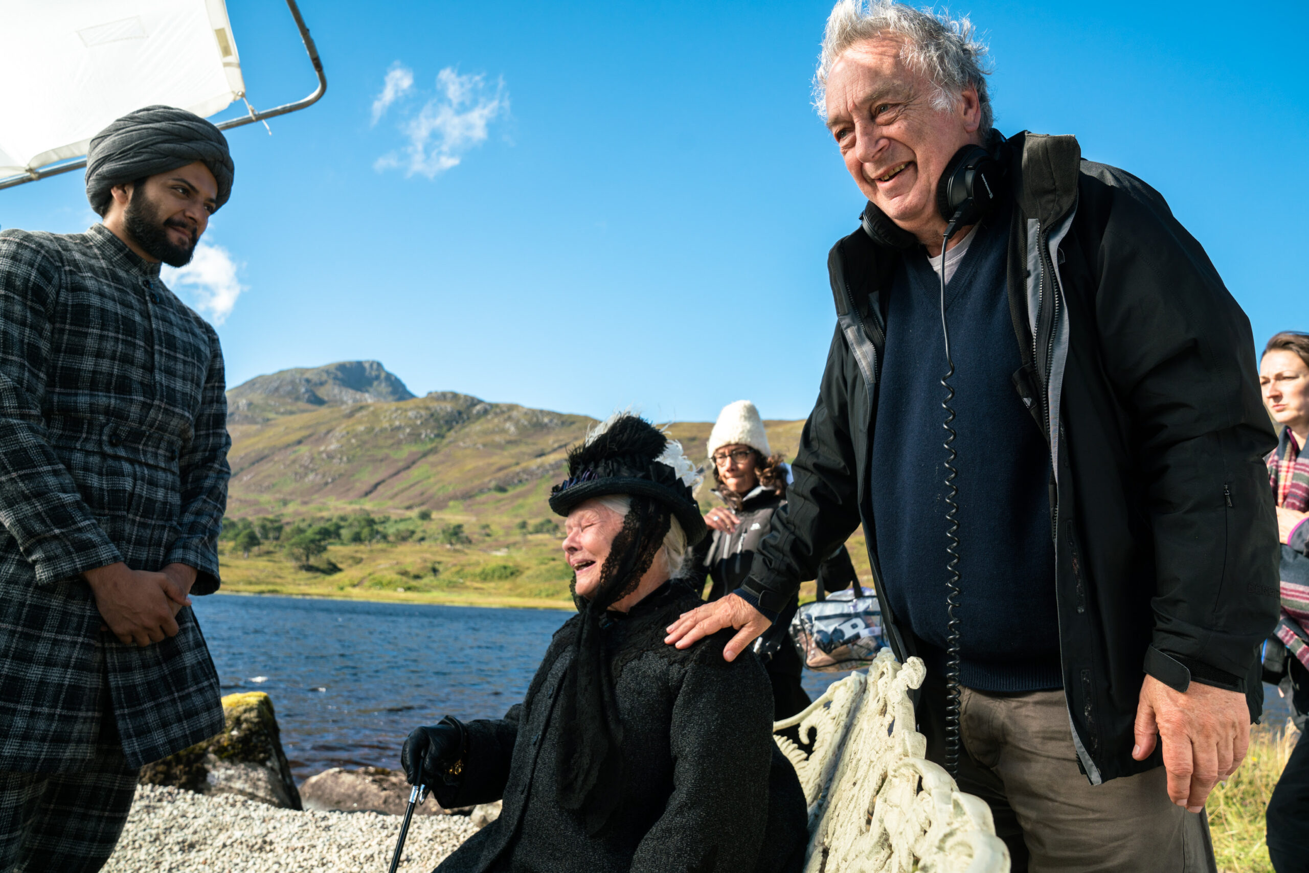 Stephen Frears e Judi Dench comentam nova parceria nos bastidores de “Victoria e Abdul – O Confidente da Rainha”