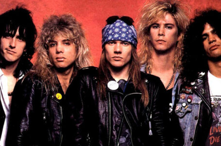 Guns N’ Roses: É o primeiro dos anos 90 a ultrapassar 1 bilhão de visualizações no YouTube.
