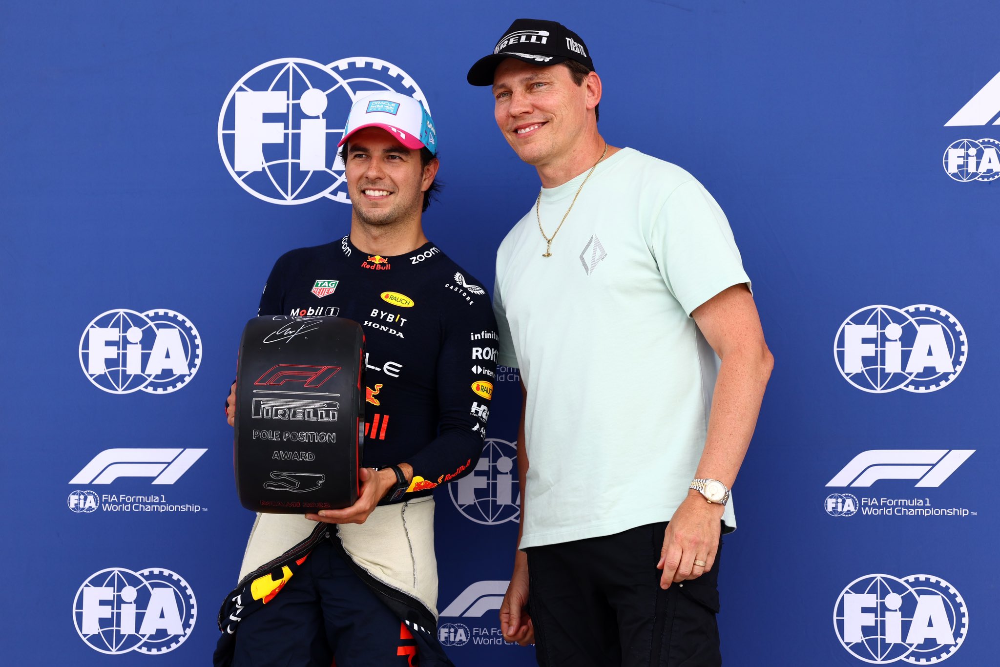 Pérez conquista a pole em Miami com batida de Leclerc