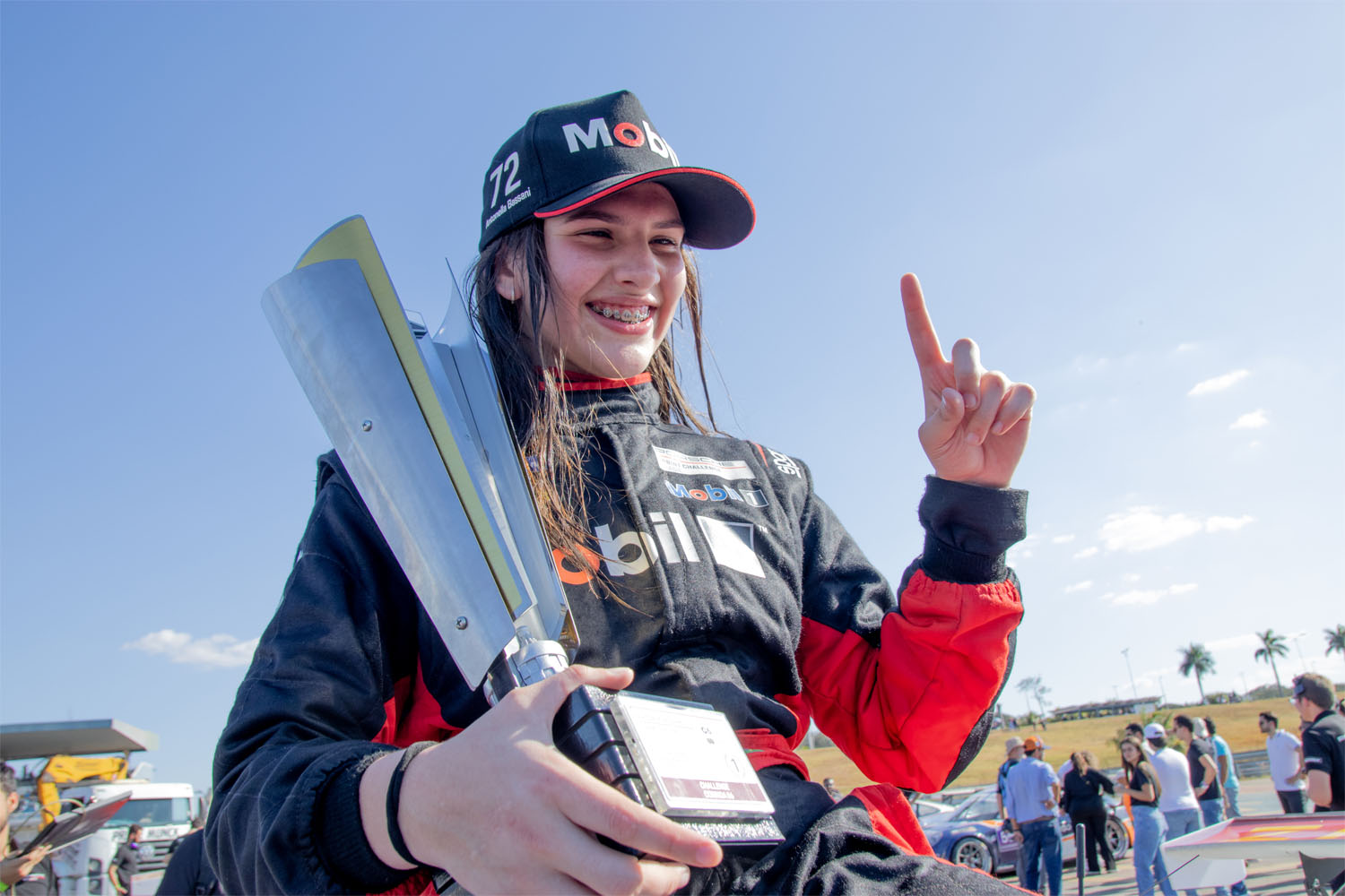 Antonella Bassani faz história ao vencer na Porsche Cup em Goiânia