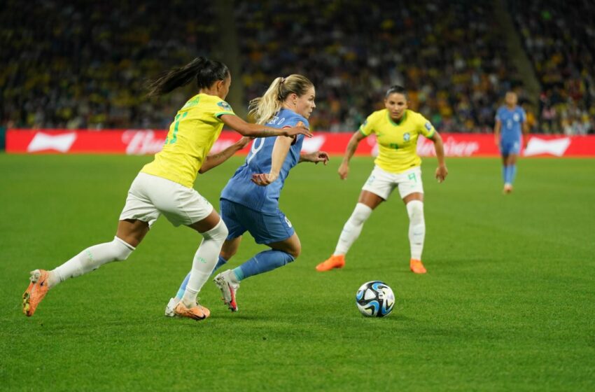  Brasil perde para a França e tem jogo decisivo contra a Jamaica
