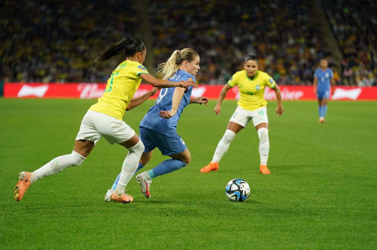 Brasil perde para a França e tem jogo decisivo contra a Jamaica