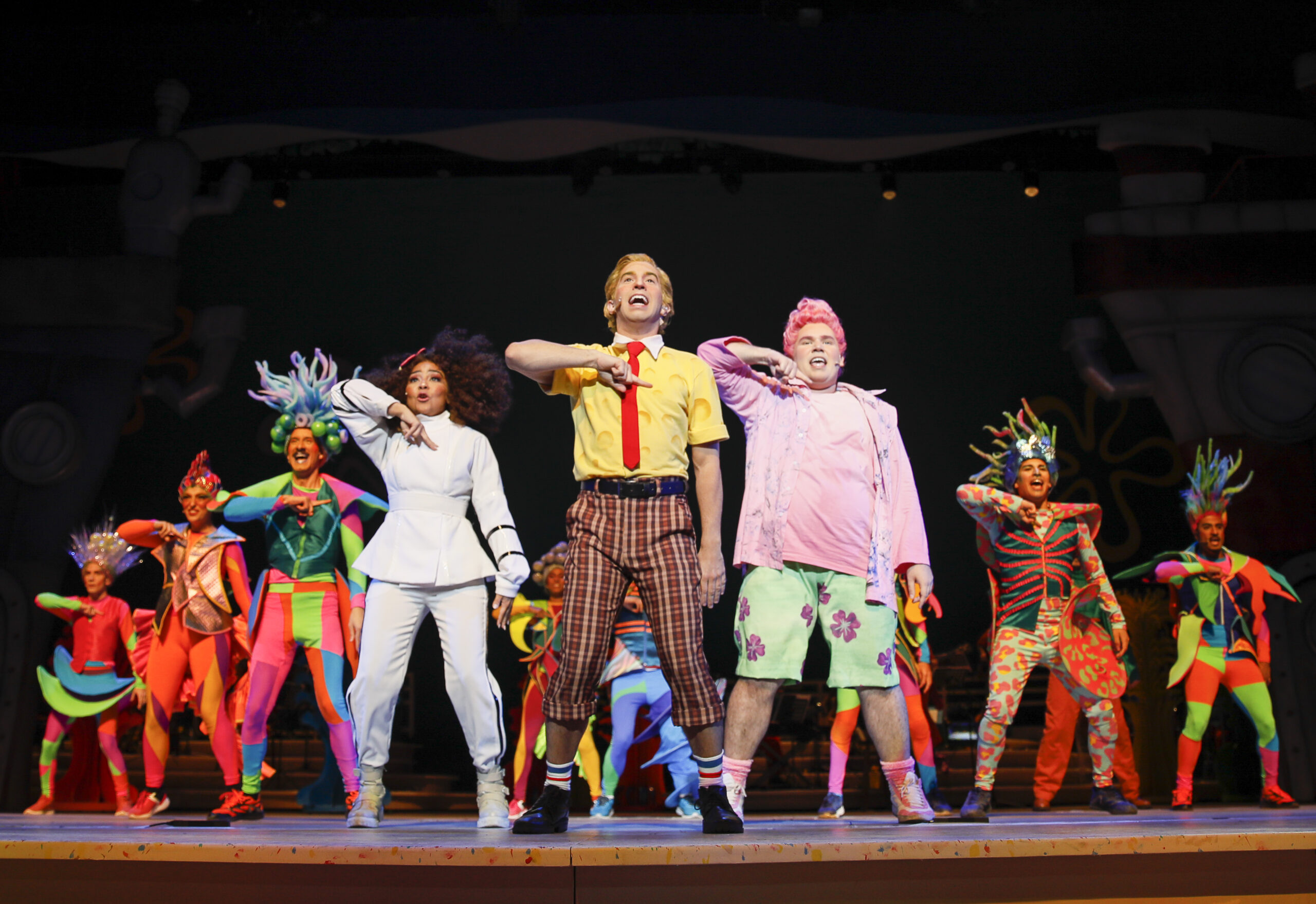 Bob Esponja, O Musical!, sucesso da Broadway, ganha montagem brasileira e estreia no Teatro Sérgio Cardoso