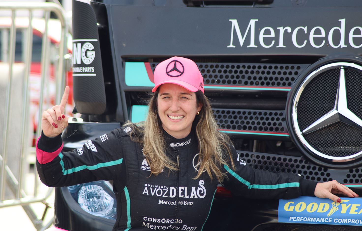 Bia Figueiredo e Danilo Dirani fazem poles em Goiânia na Copa Truck