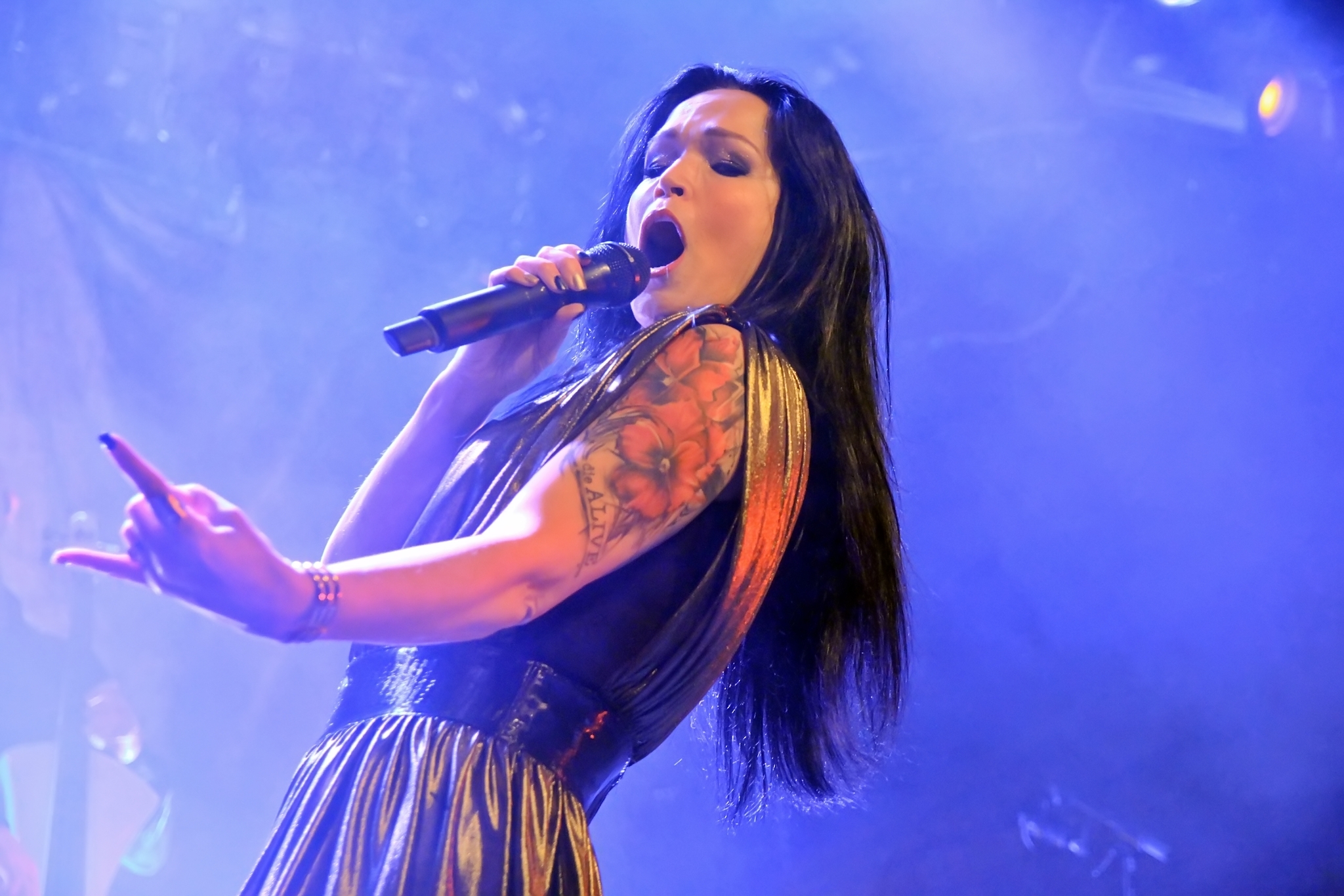 Tarja Turunen convida fãs para shows no Brasil