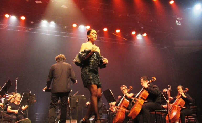 Roberta Sá e Orquesta da Ulbra apresentam Clássicos do Samba no Araújo Vianna