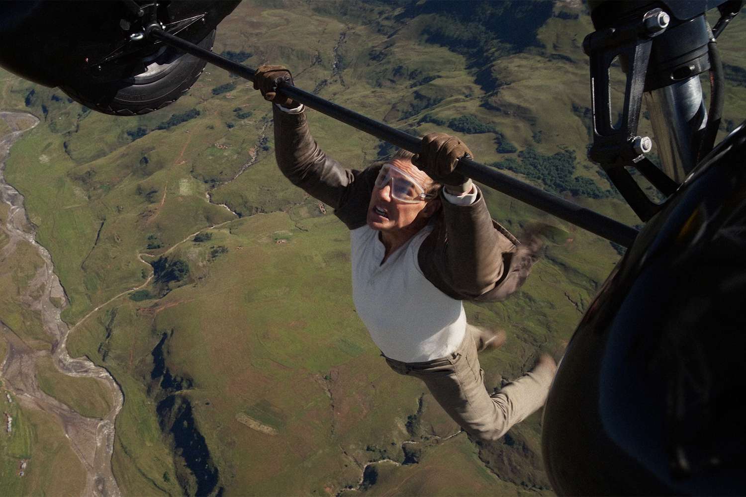 Tom Cruise retorna em trailer de “Missão: Impossível – O Acerto Final”