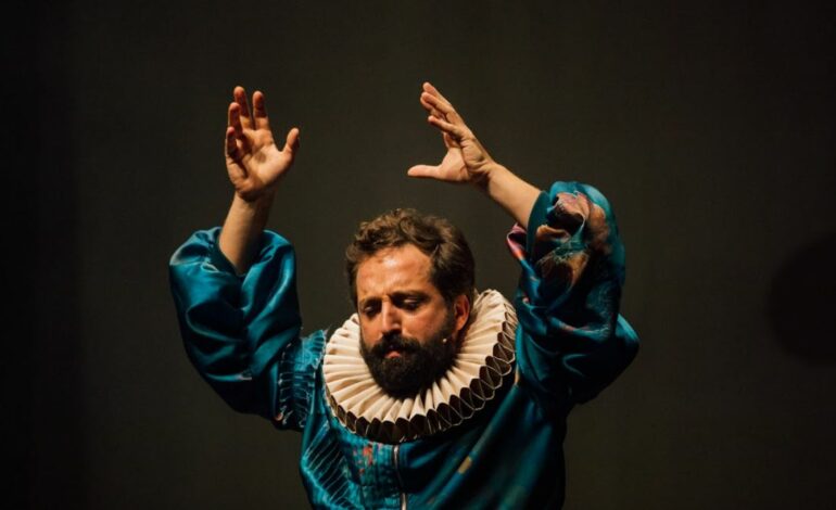 Gregorio Duvivier transforma o amor pela língua portuguesa em espetáculo divertido no Teatro Sérgio Cardoso