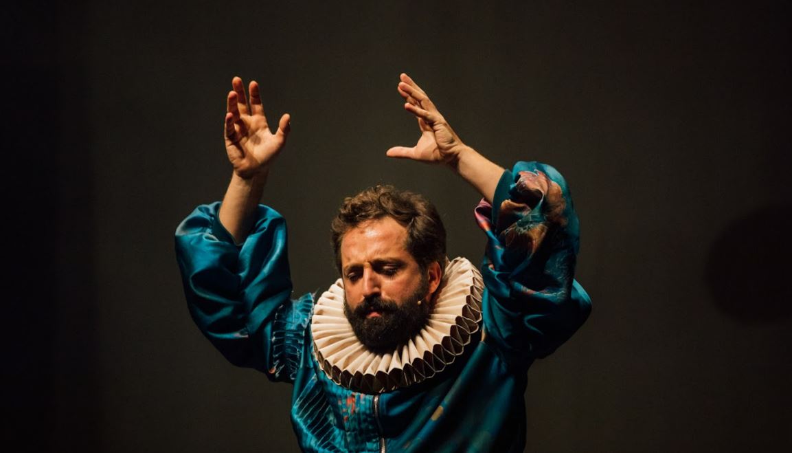 Gregorio Duvivier transforma o amor pela língua portuguesa em espetáculo divertido no Teatro Sérgio Cardoso