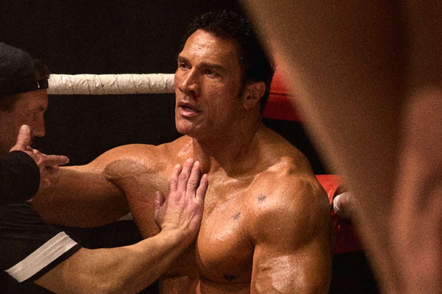 Dwayne Johnson se transforma em lenda do MMA no impactante drama “The Smashing Machine”