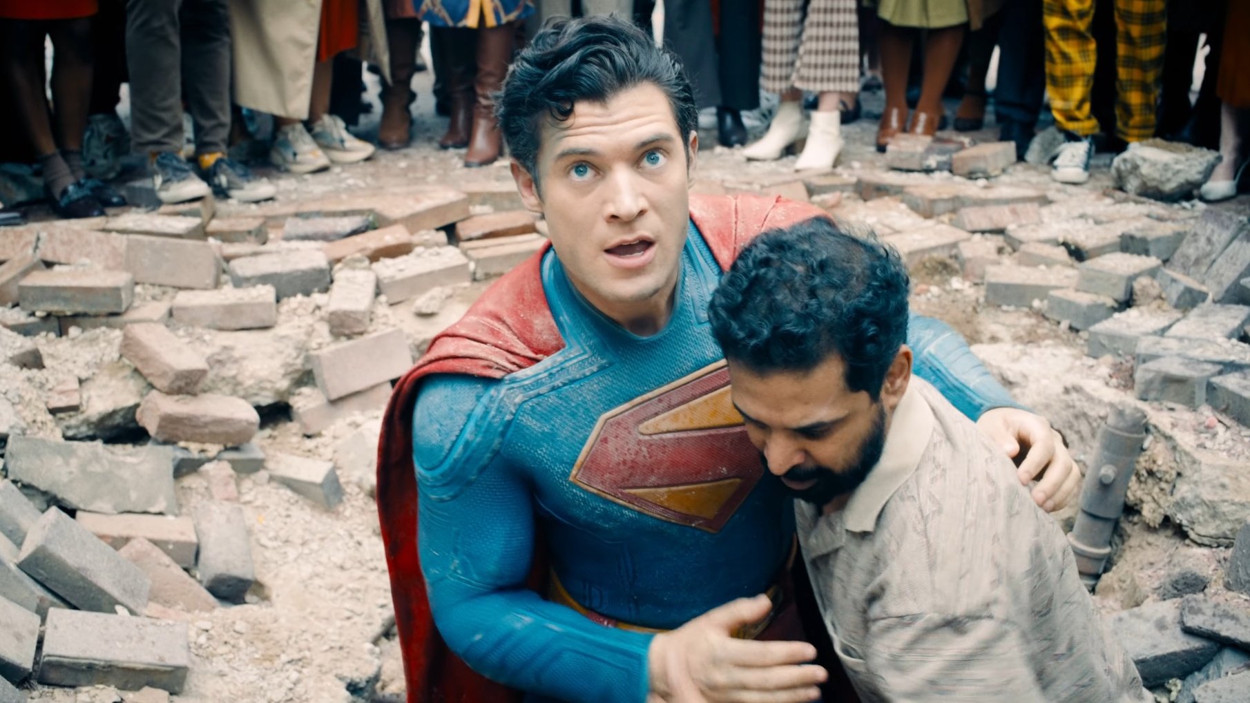 Superman ganha novo trailer