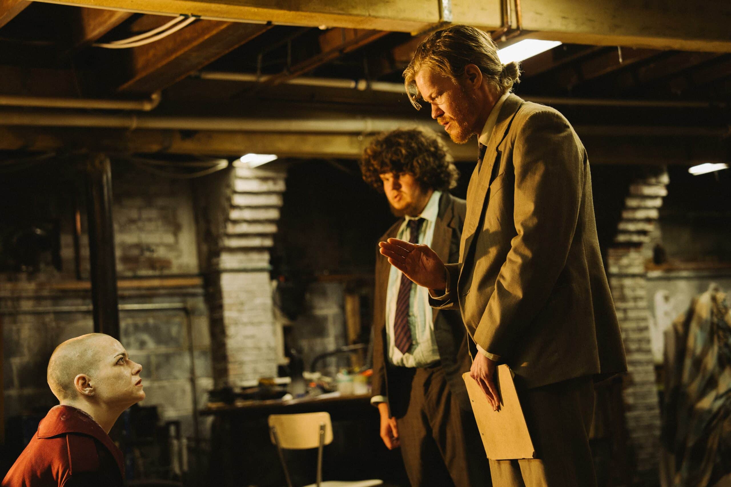 Crítica – Bugonia