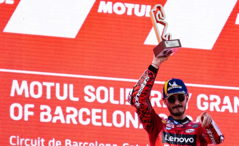 Bagnaia vence GP da Catalunha 2024 após sprint com Aleix Espargaró e Marc Márquez em evidência