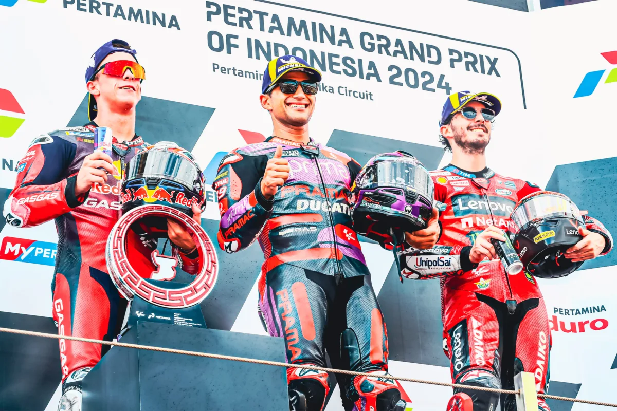 Martín supera queda na sprint e vence na Indonésia 2024 com Acosta em segundo e Bagnaia em terceiro