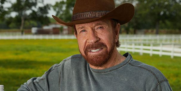Chuck Norris morre aos 86 anos e deixa legado como ícone das artes marciais e do cinema de ação