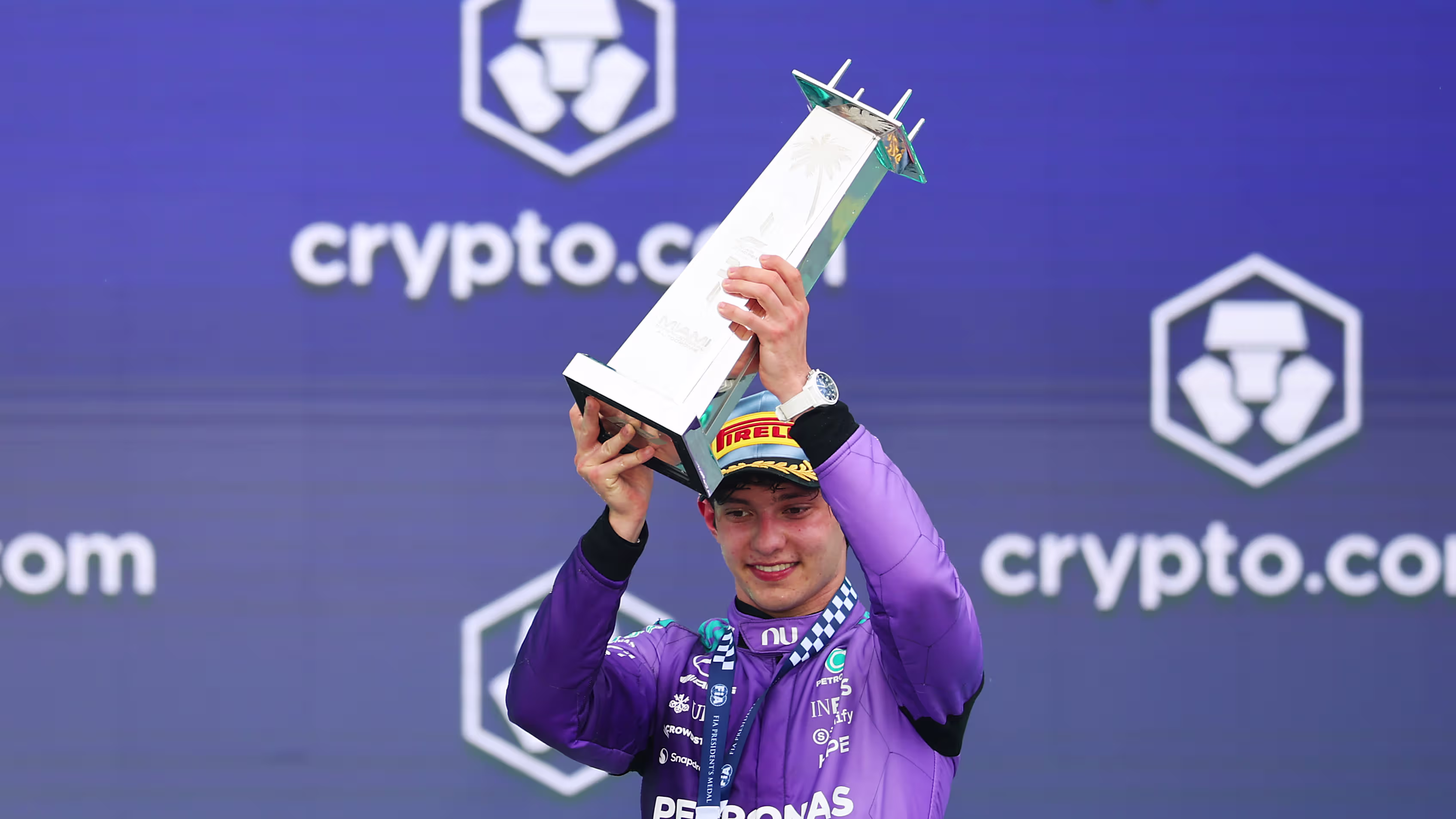 Kimi Antonelli vence GP de Miami após duelo intenso com Norris e faz história na Fórmula 1