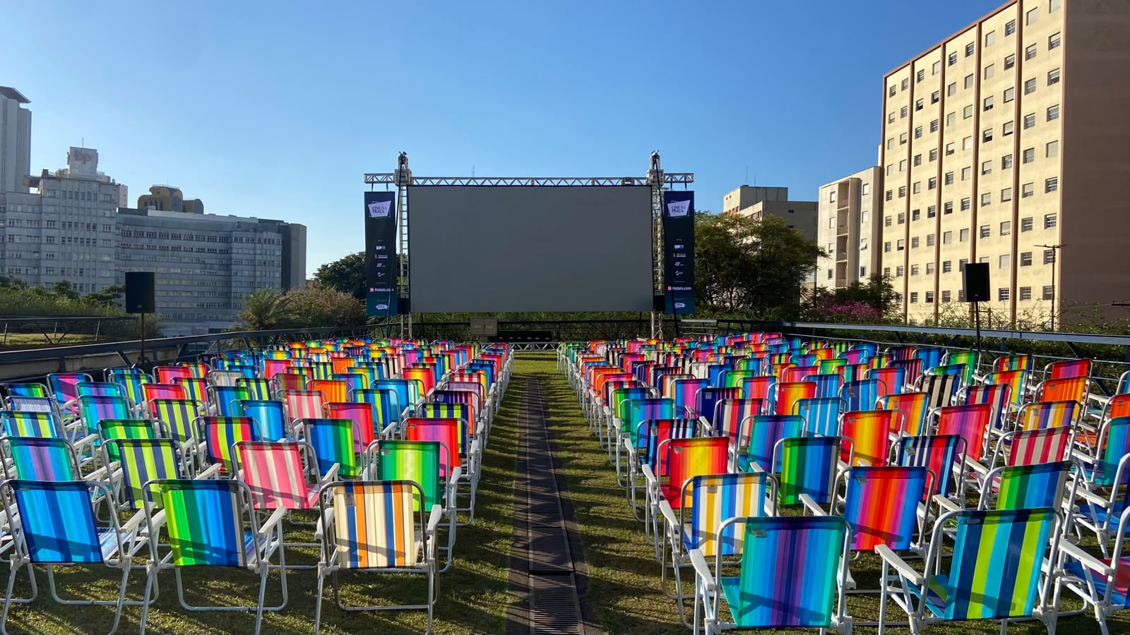 Festival Cine na Praça faz edição especial de Halloween com filmes de terror, concurso de fantasia e histórias assustadoras do público