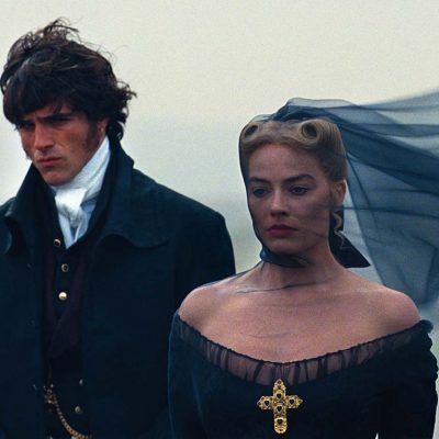 Crítica – O Morro dos Ventos Uivantes -Sensualidade, erotismo e visual exuberante em uma adaptaçao pessoal até demais de um clássico de amor impossível