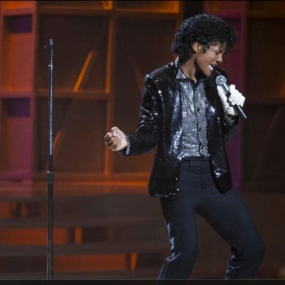 Crítica – Michael – Um longo videoclipe exaltação e simplista sobre o Rei do Pop