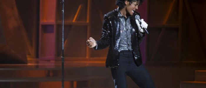 Crítica – Michael – Um longo videoclipe exaltação e simplista sobre o Rei do Pop